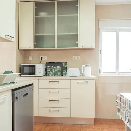 Peaceful And Serene 3 Bedroom In Appartement
