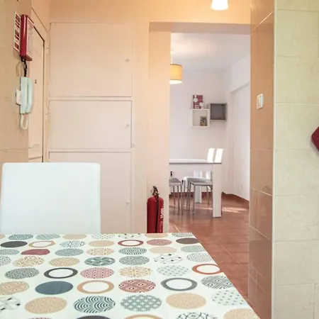 Peaceful And Serene 3 Bedroom In Appartement *